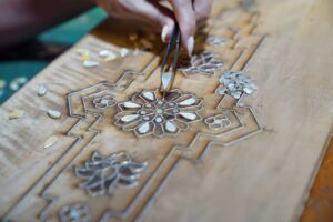 Secrets de Fabrication : De l'Artisanat des Répliques à la Technologie Moderne