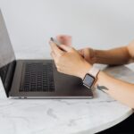 Comment le Bluetooth Fonctionne ? L’Ingénierie Fascinante Derrière Votre Connexion Sans Fil