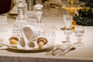 Maîtriser le Savoir-Vivre : 10 Erreurs d'Étiquette Courantes à Éviter