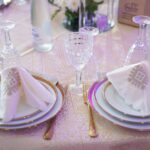 7 Règles d’Étiquette Historiques Étonnamment Bizarres