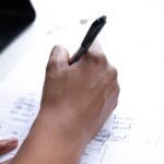 Pourquoi 10% de la population est gauchère ? Mystères et Théories