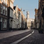 Rues Néerlandaises : Pourquoi les Pavés (Clinkers) Dominent l’Asphalte