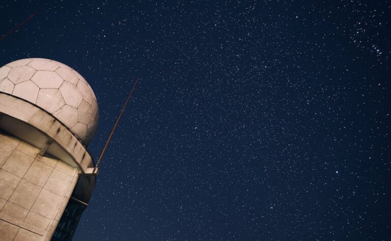 LIGO : Découverte des Ondes Gravitationnelles et la Nouvelle Voix de l'Univers