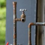 L’Hydraulique des Tuyaux : Comprendre Débit, Pression et Pertes d’Énergie