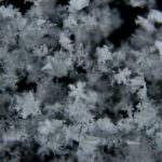 Pourquoi la neige est-elle blanche ? L’explication scientifique simple