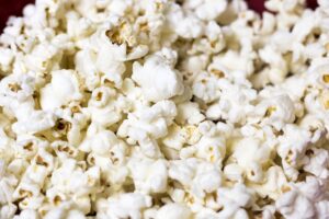 La Science du Popcorn : Comprendre comment chaque grain éclate