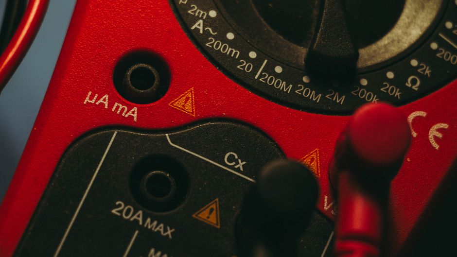 Le Guide Complet pour Utiliser et Choisir son Multimètre