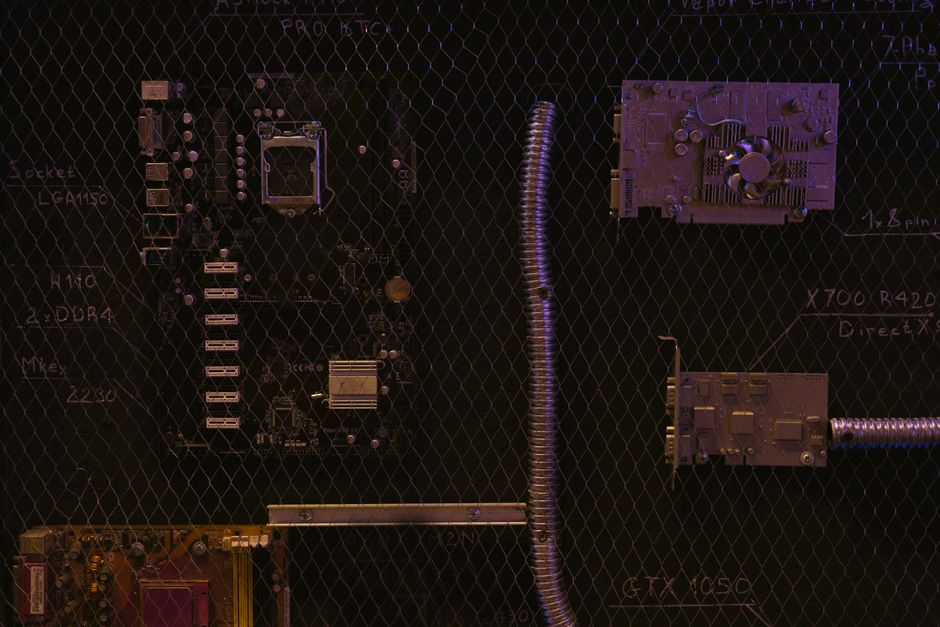 Comprendre l'Électricité: Des Électrons aux Réseaux, les Clés de son Fonctionnement