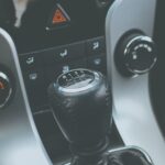 Comprendre le Fonctionnement de la Transmission Automobile : Leviers, Engrenages et Boîte de Vitesses
