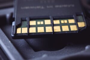 Comment une Carte MicroSD Stocke-t-elle Autant de Données ? L'Ingénierie Révélée