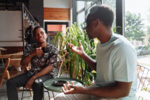 Maîtriser le Small Talk en Anglais : 30 Questions pour une Conversation Fluide
